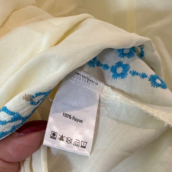 Embroidered Cream Blouse with Floral Accents - Picture 6 of 7